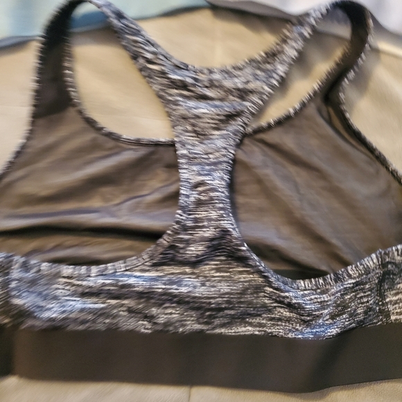 Victoria Secret Sports Bras Size Large - Picture 9 of 9